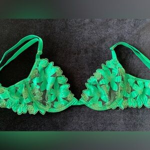 NWT Victoria’s Secret 32B VERY SEXY Green Floral Appliqué Low Cut Demi Bra